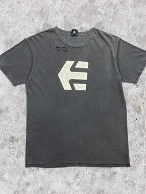 2000's Minimalistic Etnies Distressed Graphic T-Shirt